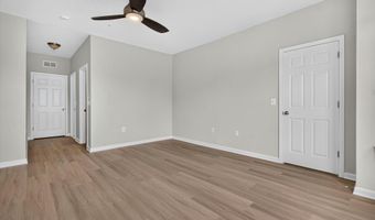 43845 CENTERGATE Dr, Ashburn, VA 20148