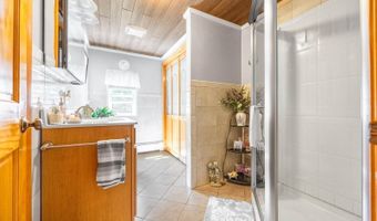 1502 Essex St, Bangor, ME 04401
