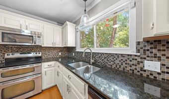1718 Eagle Point Way, Benton, AR 72015