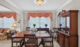 8024 GARLOT Dr, Annandale, VA 22003