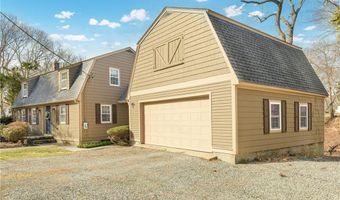 32 Tanglewood Trl, Narragansett, RI 02882