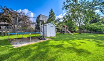 235 Aberdeen Dr, Algonquin, IL 60102