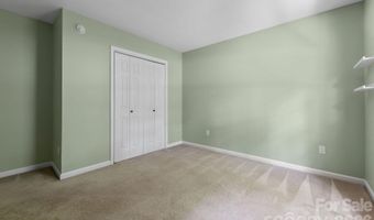 1 Pickwick Rd, Asheville, NC 28803