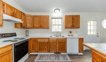 136 Hope Hill Ter, Cranston, RI 02921