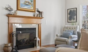 25 Southern View Dr, Narragansett, RI 02882