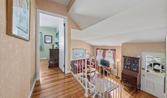 29 E MAPLE Ave, Bellmawr, NJ 08031
