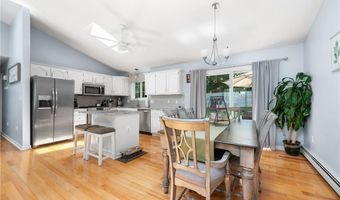 153 Grandview Ave, Lincoln, RI 02865