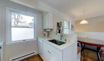 364 Bellevue Ave 5A, Newport, RI 02840