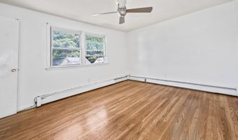 69 Sunshine Cir, Bridgeport, CT 06606