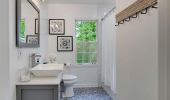 813 Lakeshore Dr, Berkeley Lake, GA 30096