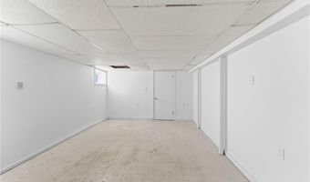 10 Woburn St, Cranston, RI 02910