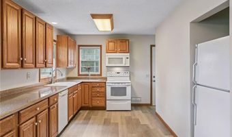 868 Oakwood Dr, Anoka, MN 55303