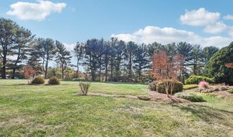 8 KENT Dr, Hockessin, DE 19707