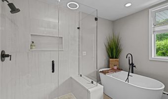 96 Roger Williams Dr, North Kingstown, RI 02852