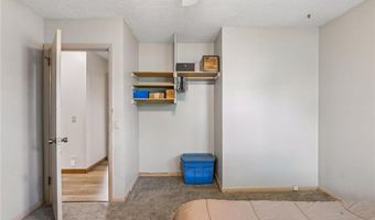 868 Oakwood Dr, Anoka, MN 55303
