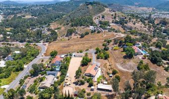2605 Kauana Loa Dr, Escondido, CA 92029