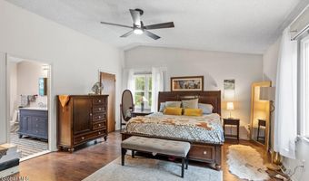 7 Hawthorn Cir, Albany, NY 12203