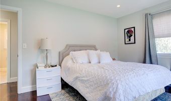 18 Sylvan Ter, Newport, RI 02840