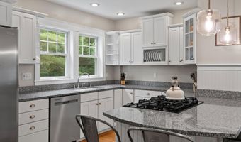 259 Middle Rd, Falmouth, ME 04105