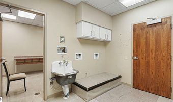842 W Warwick Dr, Alma, MI 48801