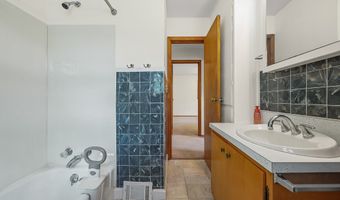 357 Maplewood Dr, Alliance, OH 44601