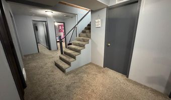 807 6th St, Aurora, NE 68818