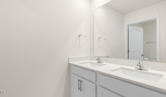 950 Misty Creek Dr, Aberdeen, NC 28315