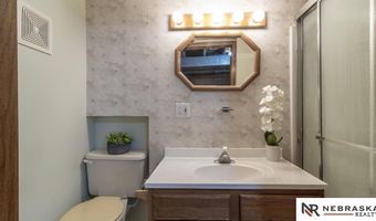 1828 William Dr, Beatrice, NE 68310