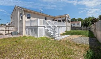 2 Dogwood Dr, Cranston, RI 02921