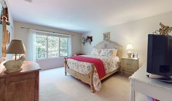 12 Lyndenwood Dr, Brookfield, CT 06804
