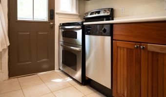 8 AUBURN Ct #A, Alexandria, VA 22305