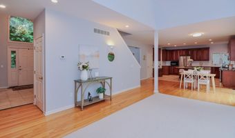 588 Green Rd, Ann Arbor, MI 48105