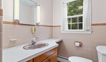 28 Colony Rd, Augusta, ME 04330