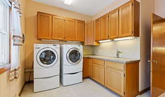 9 Snug Harbor Rd, Belgrade, ME 04917