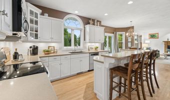 208 E APPLE CREEK Rd, Appleton, WI 54913