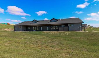 8127 Hawktree Dr, Bismarck, ND 58503