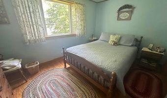 28 Charles St, Belfast, ME 04915