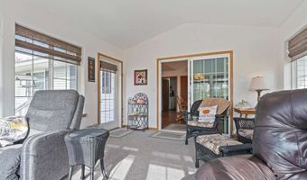 5709 Oak Crest Hill Rd SE, Riverside, IA 52327