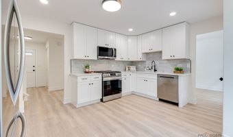 3023 N Windsor Dr, Arlington Heights, IL 60004