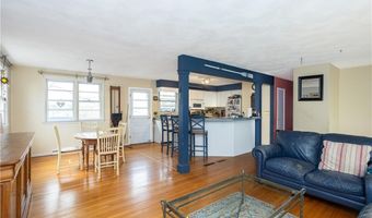 37 Squantum Dr, Middletown, RI 02842