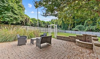 2538 Arnold Dr E, Charlotte, NC 28205
