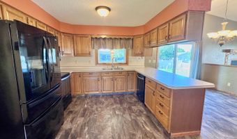 209 10th Ave NW, Bowman, ND 58623