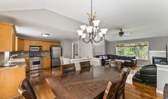 24 Ken Oaks Dr, Danbury, CT 06810