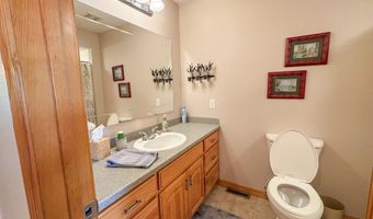 3702 Round House Rd, Aurora, MO 65605