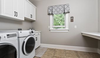 1 Stoneridge Dr, Albany, NY 12211