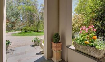 14 Leroy Ave, Newport, RI 02840