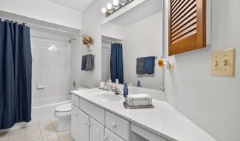 3610 Lakeview Dr, Algonquin, IL 60102