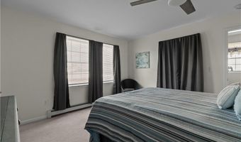 231 Maple Ave 203, Newport, RI 02840