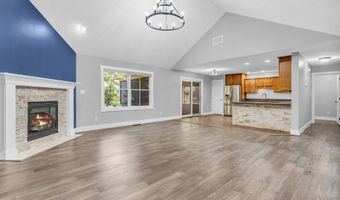 6686 Woodcrest Dr, Avon, IN 46123