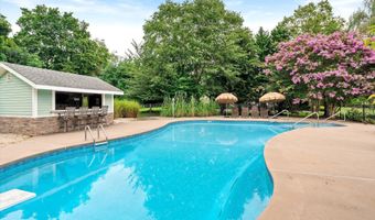 6 SLEEPY HOLLOW Ct, Allentown, NJ 08501